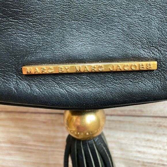 MARC BY MARC JACOBS BLACK LEATHER CROSSBODY - Picture 4 of 9